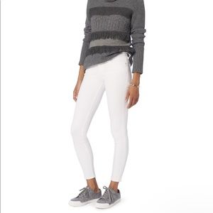 FRAME Le Skinny de Jeanne in Blanc